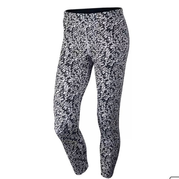 Nike Women's Pronto ESSENTIAL Running Crop Pant - Picture 1 of 9